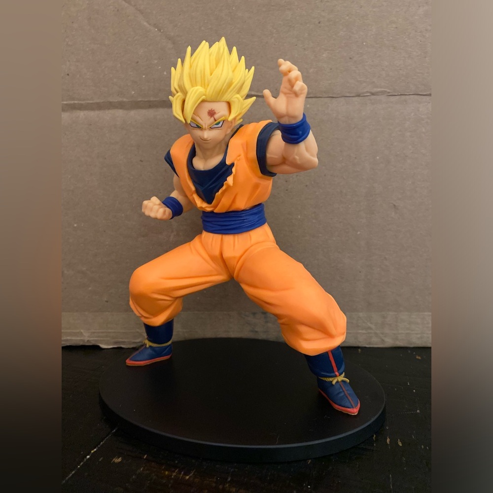 ❗️SOLD❗️Dragon Ball Z Super Saiyan Goku Action Figure